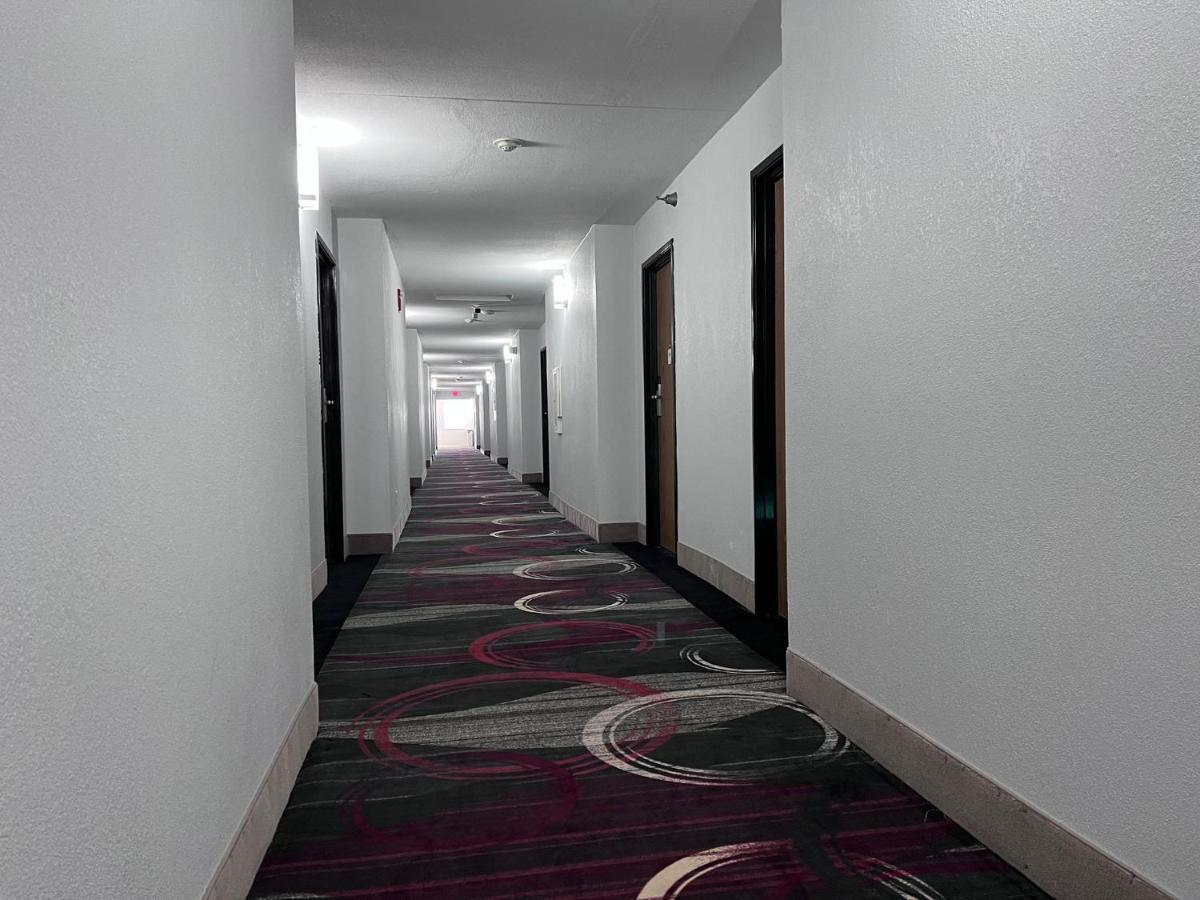 Econo Lodge Fargo Exterior photo